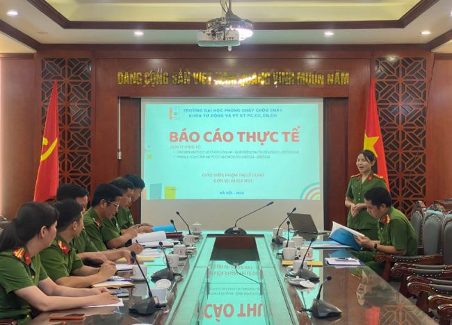 Giảng viên Khoa Tự động, phương tiện kỹ thuật phòng cháy, chữa cháy, cứu nạn cứu hộ báo cáo kết quả đi thực tế