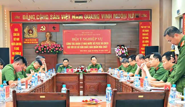 Hội ý nghiệp vụ công tác quản lý nhà nước về PCCC và CNCH đối với cơ sở sản xuất, bảo quản hóa chất