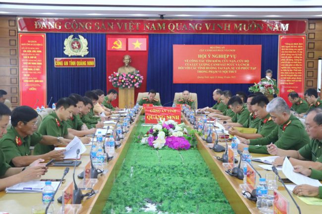 Hội ý nghiệp vụ về công tác tìm kiếm, cứu nạn, cứu hộ trong phạm vi nội thủy